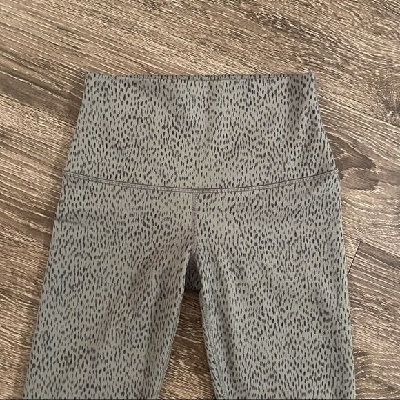 Lululemon wunder under crop roll down dottie dash nwot - Picture 3 of 5